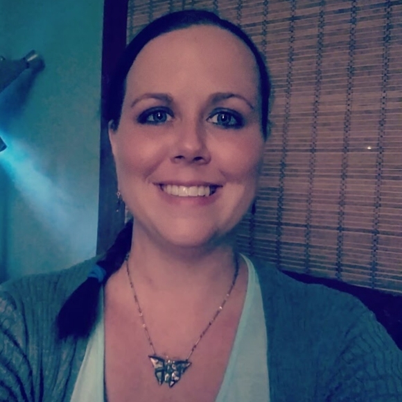 Meet your Posher, Erica - Picture 2 of 4